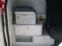 Faxgerät- Drucker und ScannerkombigerätOptional neben der 2er Sitzbank oder im Schubladenschrank erhältlich. (31)